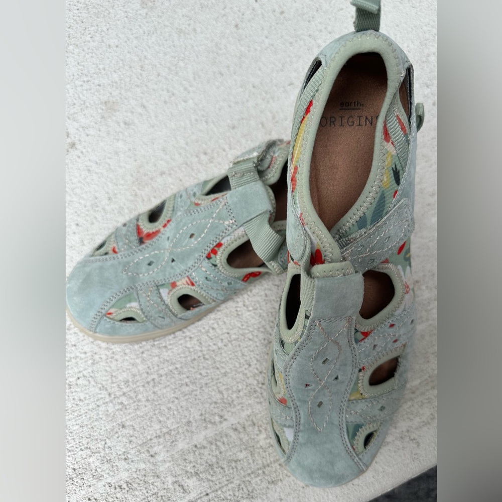 Earth Origins Women's Mint and Multicolor Sandals